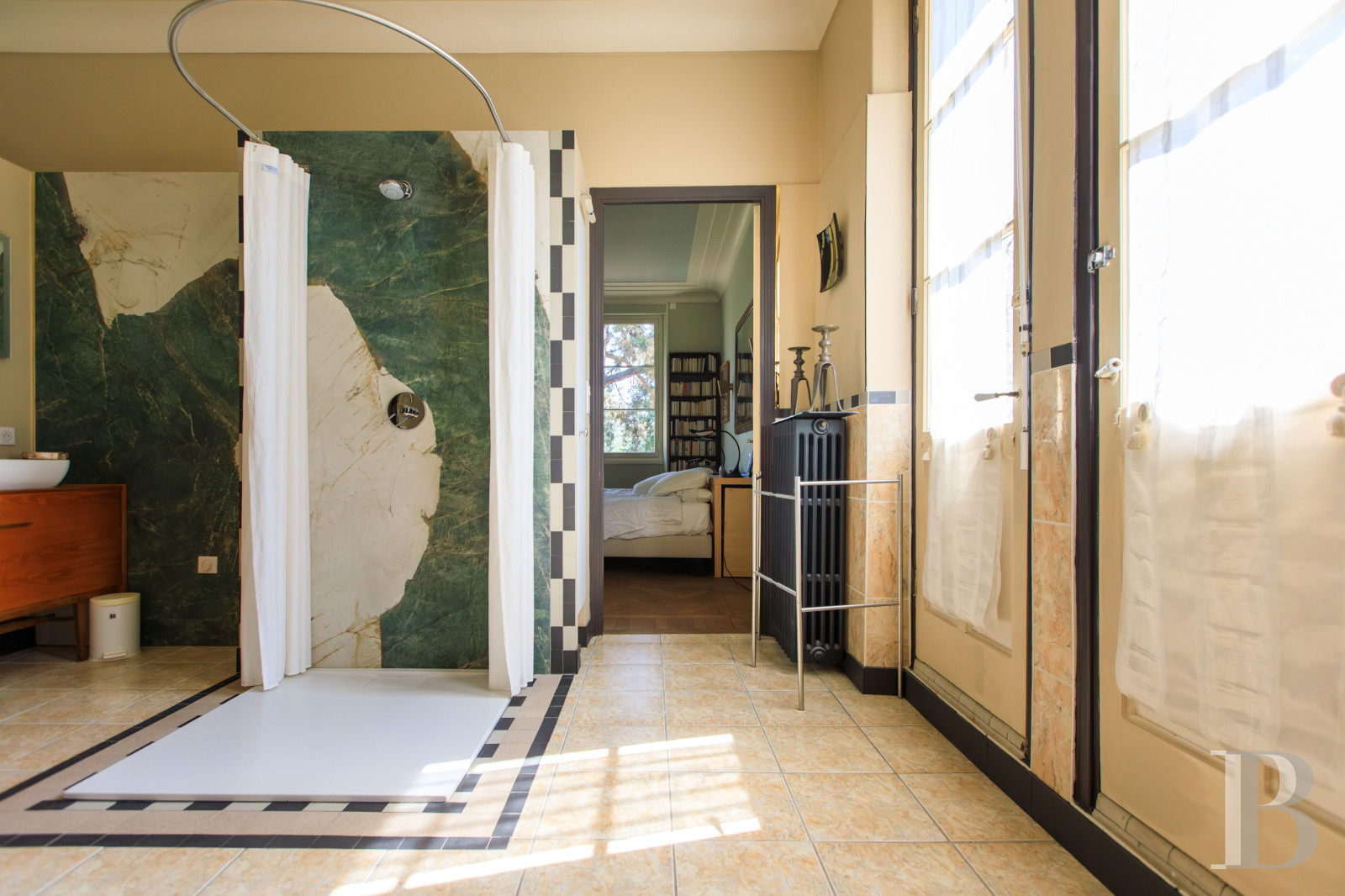 En Saône-et-Loire, à Mâcon, une villa et son jardin entièrement de style Art déco - photo  n°38